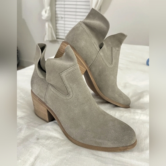 BP grey suede booties fits size 8.5 perfect. - Picture 1 of 4